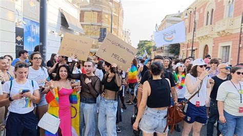 bakeca gay reggio calabria|Spiagge gay in Calabria: Guida 2024